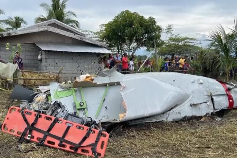 US Plane Crashes in Southern Philippines: பிலிப்பைன்ஸில் அமெரிக்க இராணுவ ஒப்பந்த விமானம் விபத்து