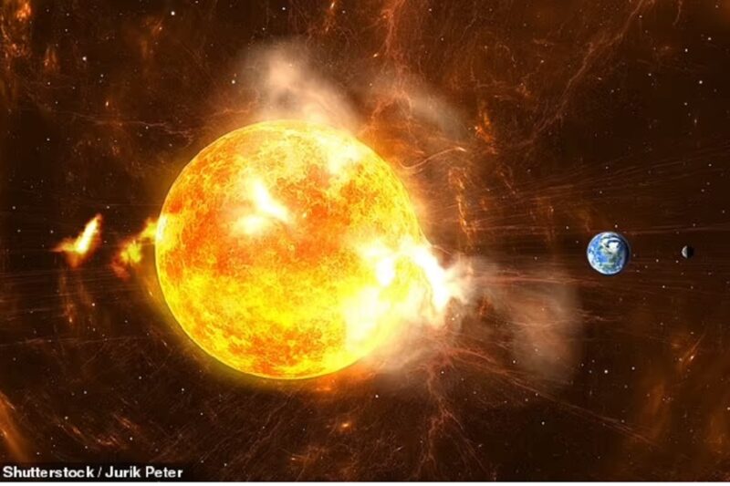 Earth could be hit by 600,000 mile-wide solar eruption: 6 லட்சம் மைல் நீளம் கொண்ட சூரிய பிளாஸ்மா கதிர்கள் இன்று பூமியை நோக்கி வருகிறது !