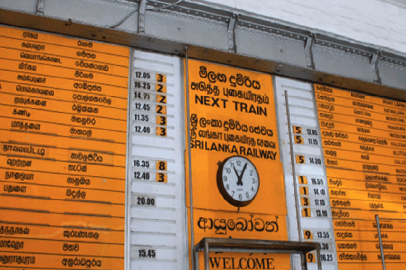 வெசாக் நாளில் கூட்ட நெரிசலை சமாளிக்க சிறப்பு ரயில்கள் இயக்கம்