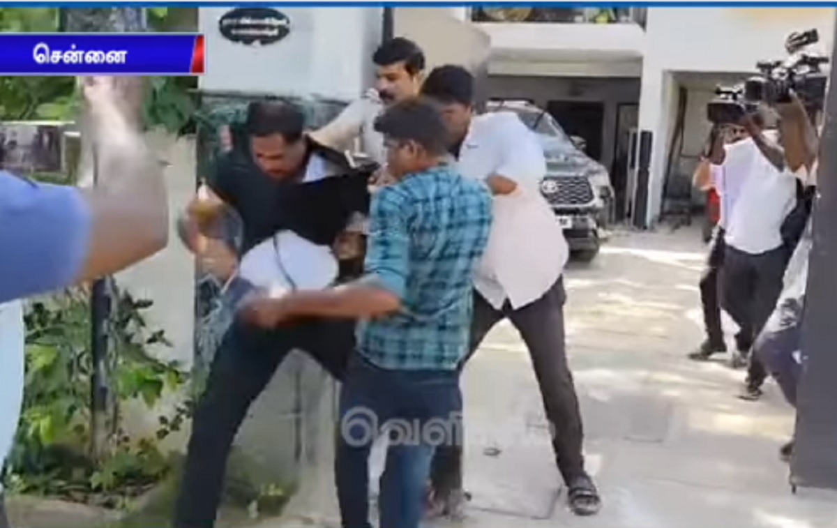 சீமானின் மனைவி கெஞ்சியும் அடித்து இழுத்துச் சென்ற பொலிஸ்- வைரல் வீடியோ !