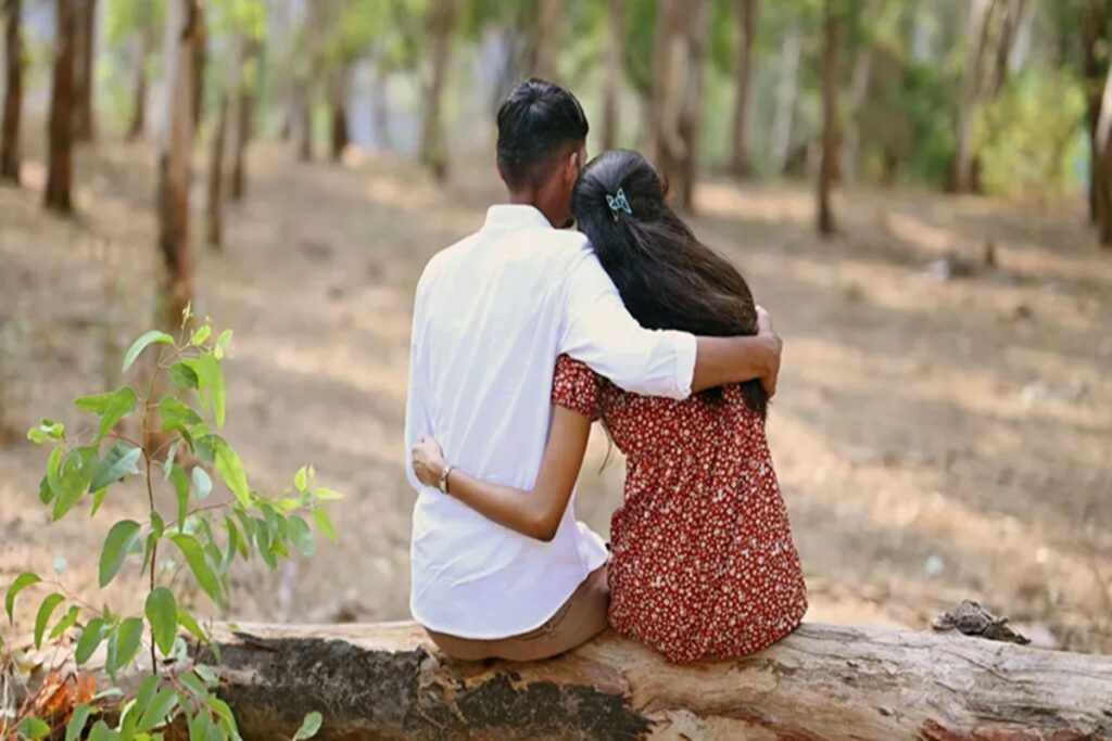 டீன் ஏஜ் (Teen Age) உறவு குற்றமாக்கப்பட வேண்டுமா? – இந்திய பெண் வழக்கறிஞர் சவால்