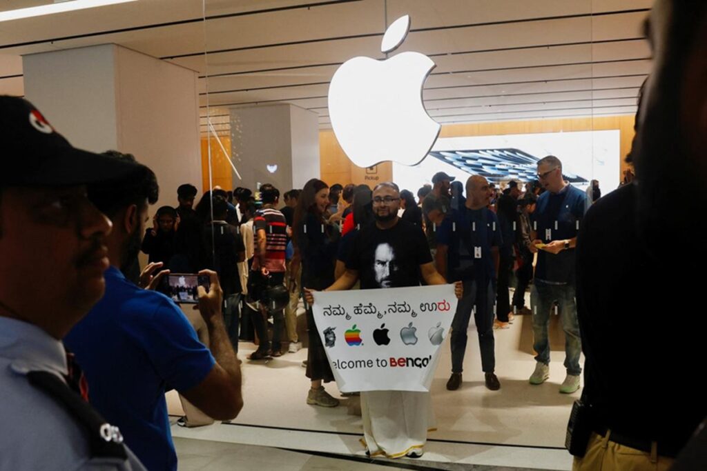 உலகப் புகழ்பெற்ற Apple நிறுவனம் மீது வழக்கு! எழுத்தாளர்கள் கோபமடைந்தது ஏன்?