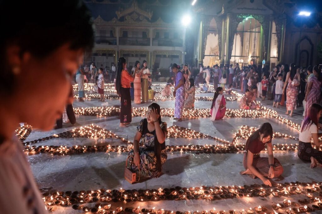 உலுக்கும் சம்பவம்! மியன்மாரில் திருவிழாக் கூட்டத்தில் பாராகிளைடர் குண்டுத்தாக்குதல்! 24 பேர் உடல் சிதறி பலி!