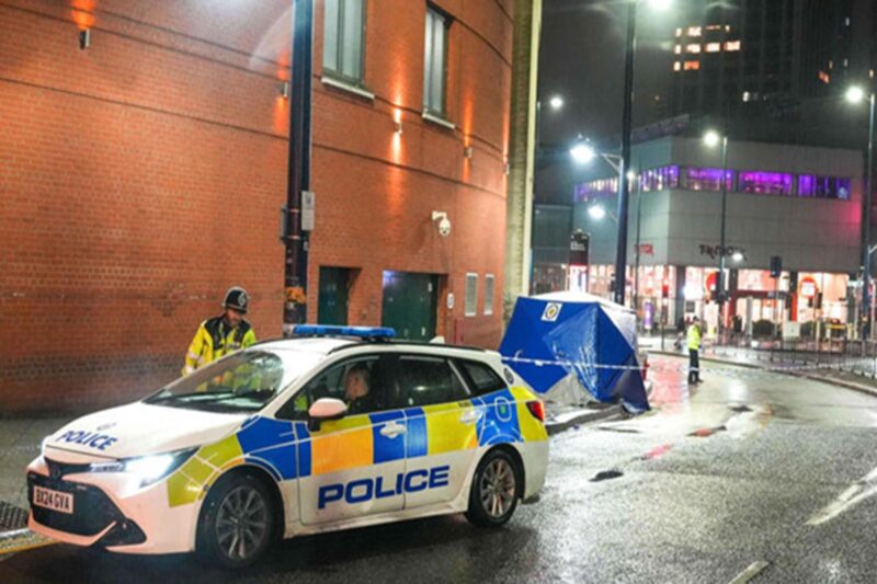 இங்கிலாந்தில் அதிர வைக்கும் கத்தி வெறி! வீட்டில் கொள்ளையனால் கொல்லப்பட்ட தந்தை