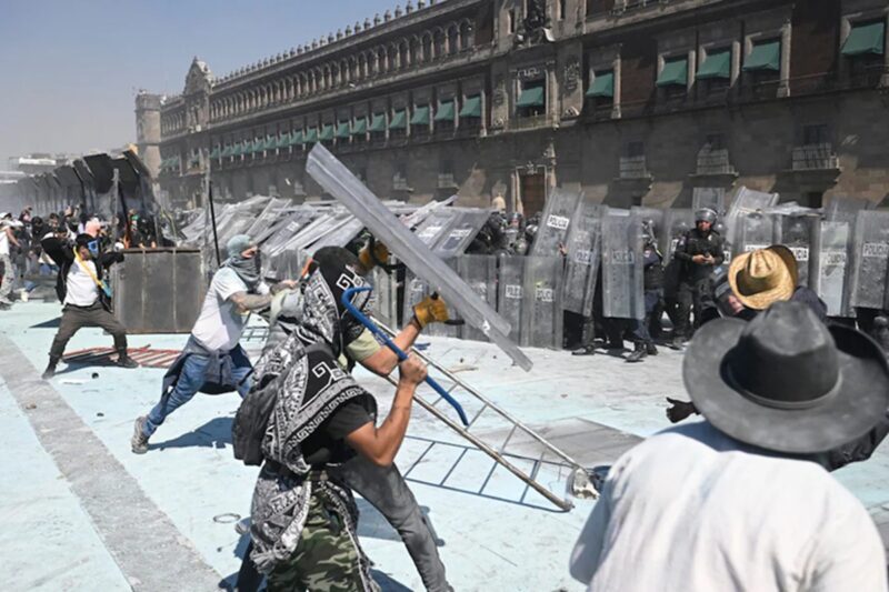 அரசு வேண்டாம் : ‘Gen Z’ கிளர்ச்சி! – அதிபர் மாளிகைக்கு முன்னால் வன்முறைப் போராட்டம்!