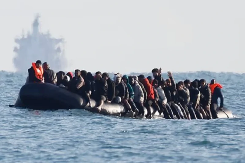 படகில் வந்தவர்கள் லண்டனில் உண்ணாவிரதம்- ‘one in, one out’ பாலிசிக்கு எதிராக என அறிவிப்பு !