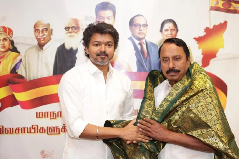 அதிமுகவின் ஒவ்வொரு செங்கல்லையும் உருவும் செங்கோட்டையன் பதறும் எடப்பாடி