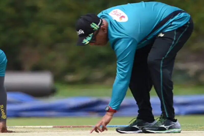 கிரிக்கெட் பயிற்சியாளர் பணிநீக்கத்திற்காக கிட்டத்தட்ட $500,000 டாலர் இழப்பீடு கோரி வழக்கு!