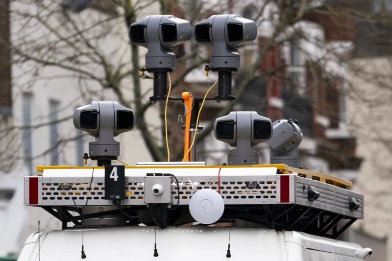 வீதிகளில் மக்கள் முகத்தை பதிவுசெய்து வேவு பார்க்கும் கமராவை பொருத்தும் பொலிசார் !