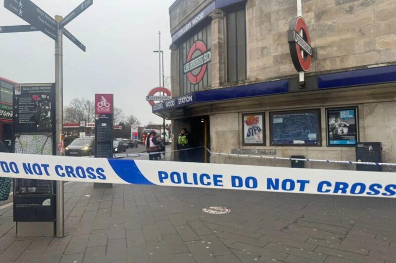 லண்டன் ரயில் நிலையத்தில் இரத்தக் களரி! – நடுப்பகலில் நடந்த கொடூர மோதல்